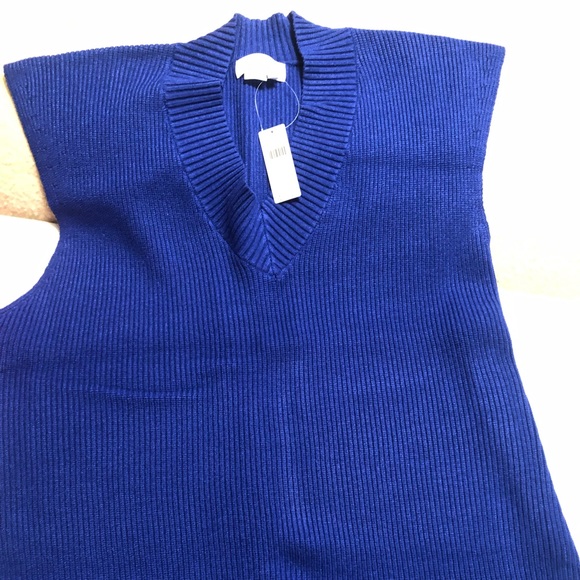 NWT Classic V Neck Vest - Picture 2 of 4